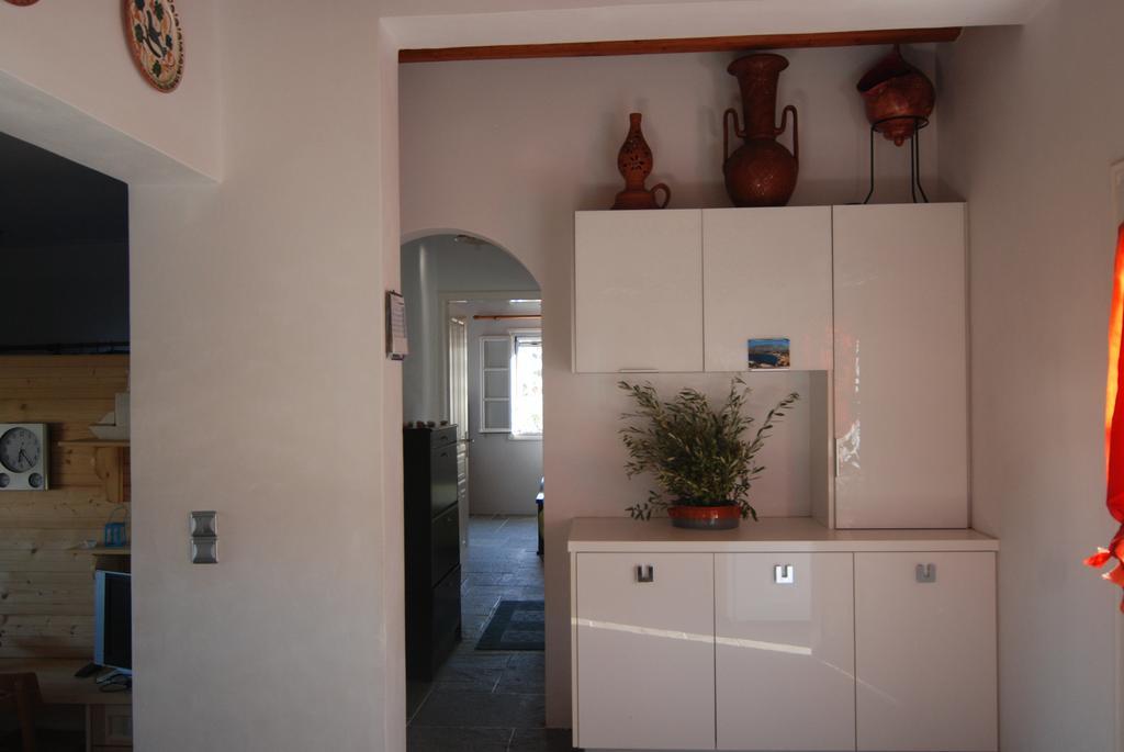 Villa Perivoli Platis Gialos  Rum bild